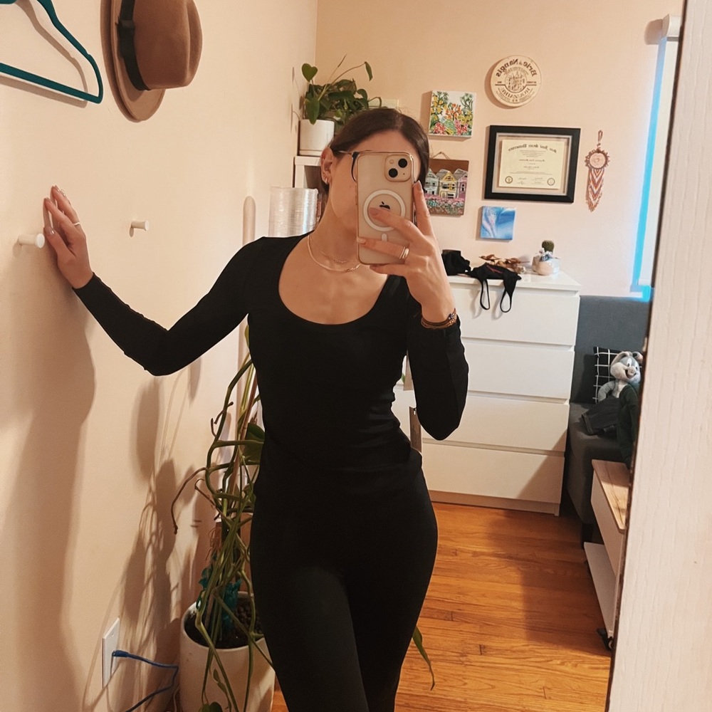 Aritzia black long sleeve top